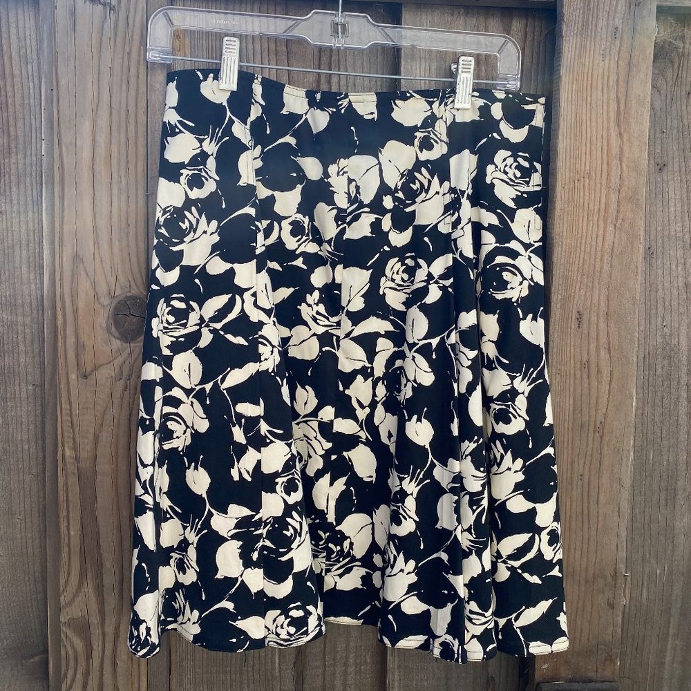 black and white flowered INC skirt, pleated!